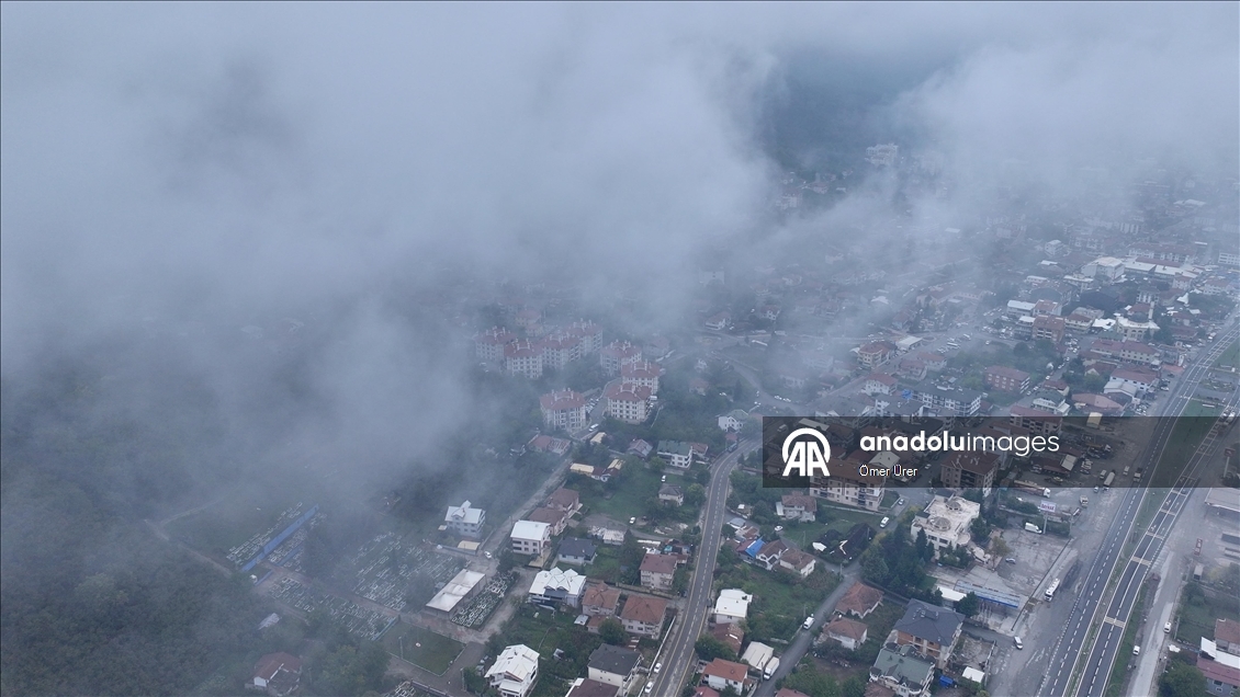 Düzce'nin üzerini sis bulutu kapladı