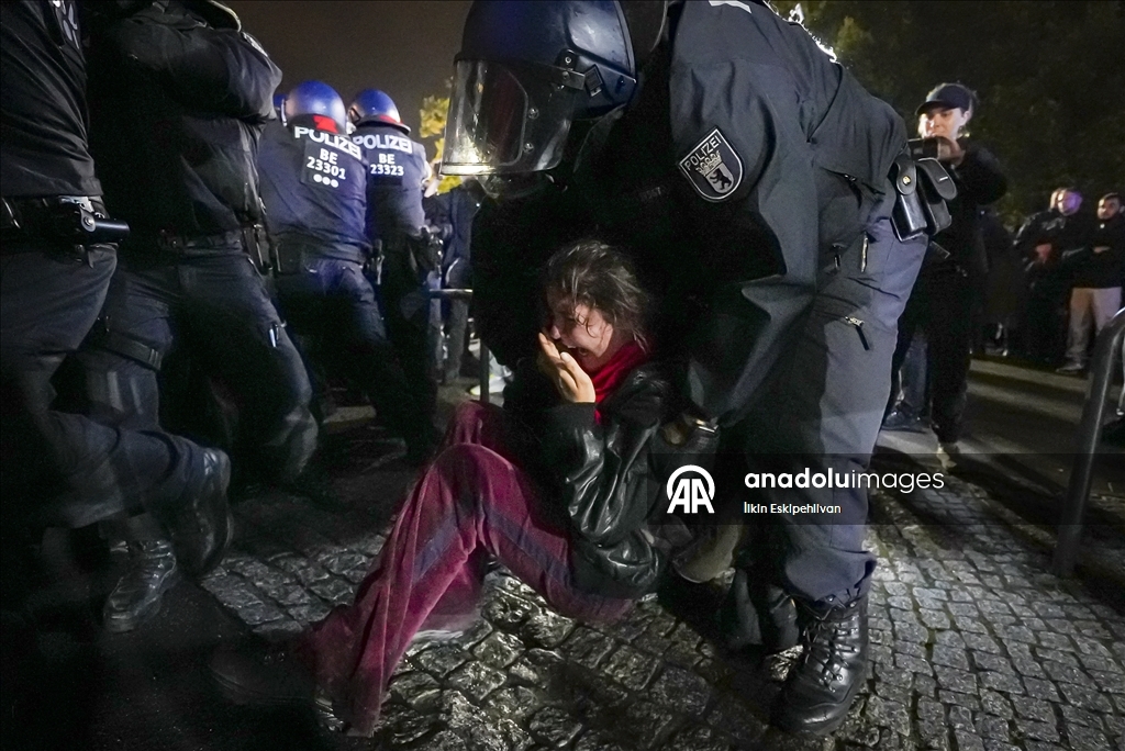 Police intervention against pro-Palestinian demonstrators gathered in Berlin