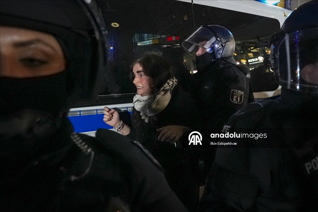 Берлин: полиция жестко разогнала акцию в поддержку Палестины