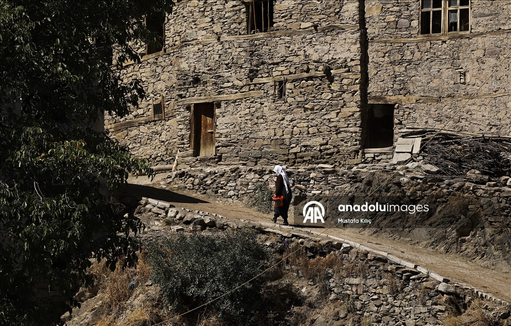 Bitlis’in Hizan ilçesinde yüzyıllara meydan okuyan taş evler