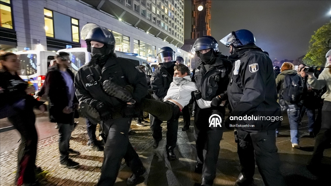 Berlin'de polis, Filistin'e destek gösterisine sert müdahalede bulundu
