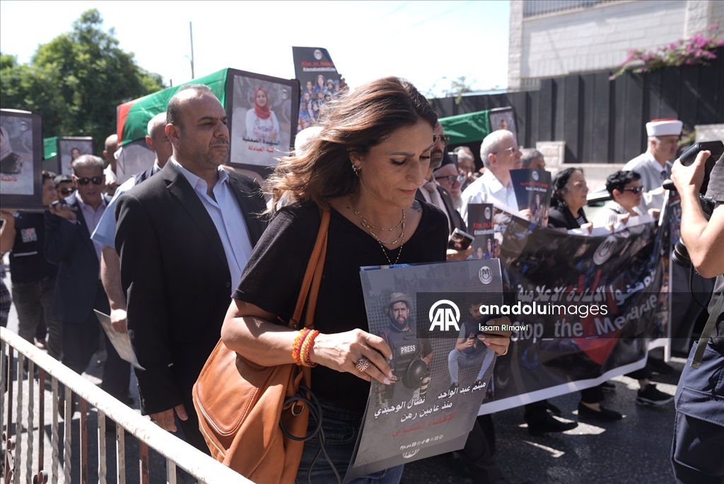 Palestinian journalists in Ramallah protest Israel's attacks on journalists in Gaza