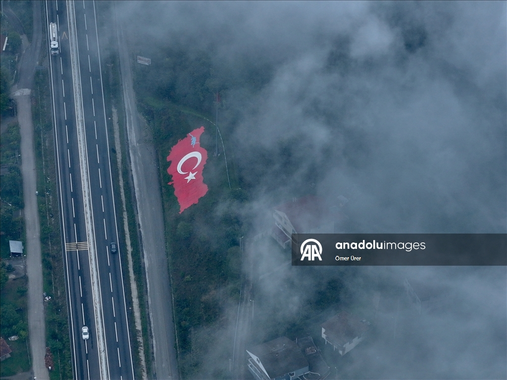 Düzce'nin üzerini sis bulutu kapladı