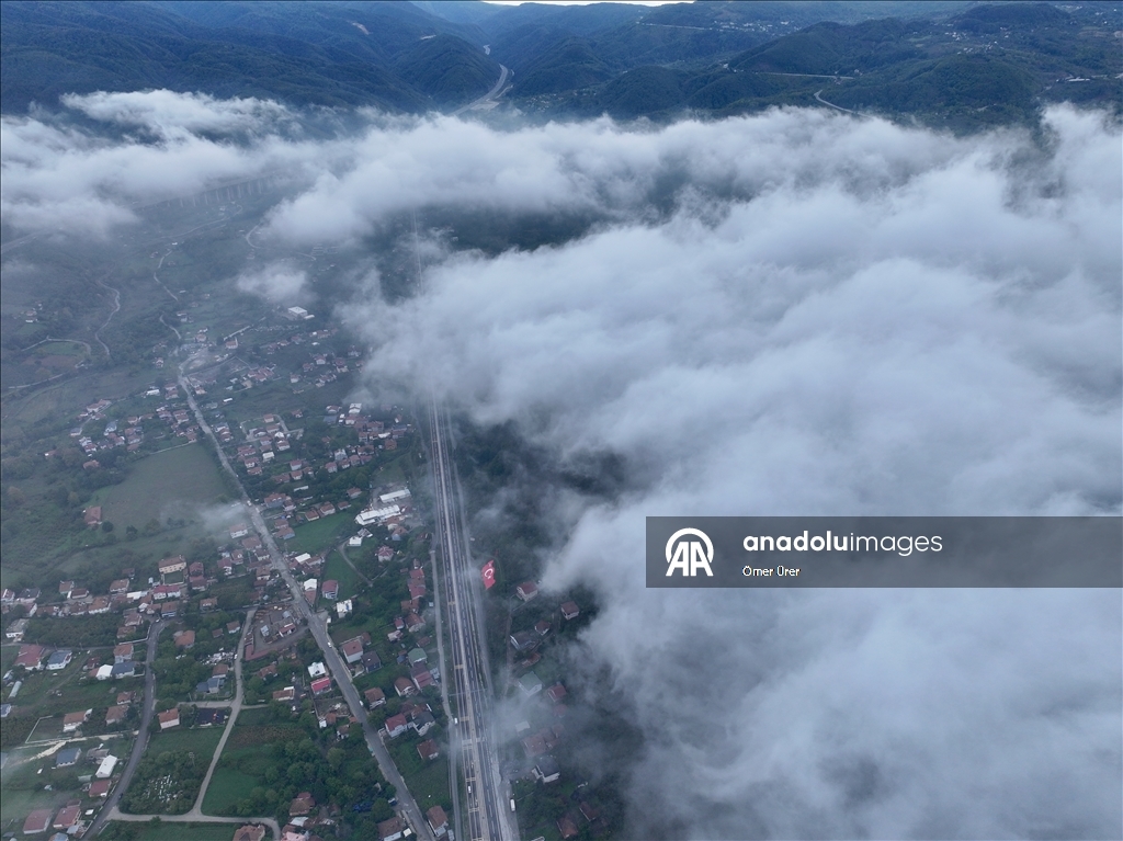 Düzce'nin üzerini sis bulutu kapladı