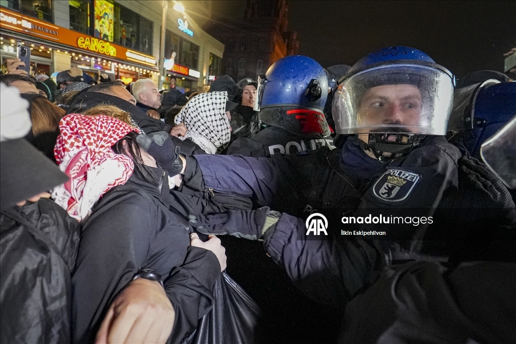 Police intervention against pro-Palestinian demonstrators gathered in Berlin