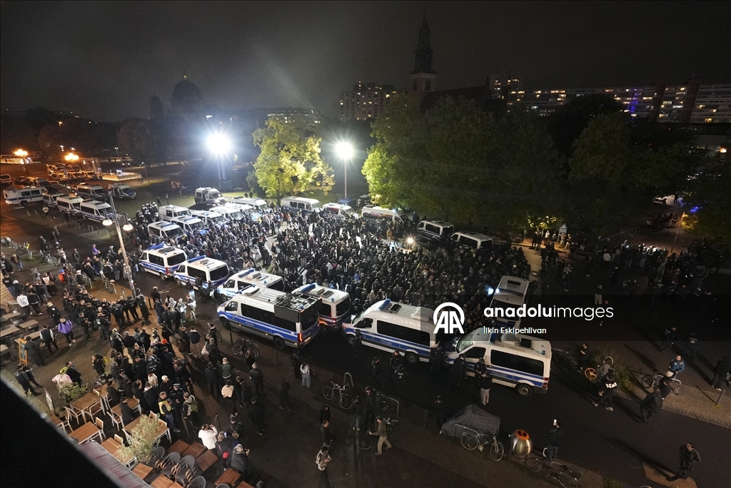 Police intervention against pro-Palestinian demonstrators gathered in Berlin