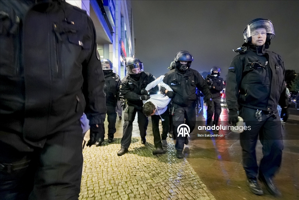 Police intervention against pro-Palestinian demonstrators gathered in Berlin