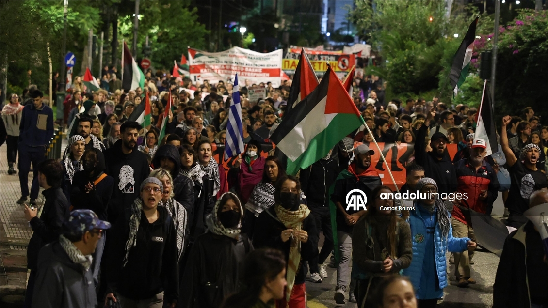 Atina'da insanlar Filistin'e destek gösterisi düzenledi