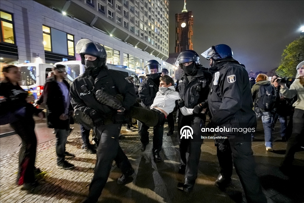 Police intervention against pro-Palestinian demonstrators gathered in Berlin