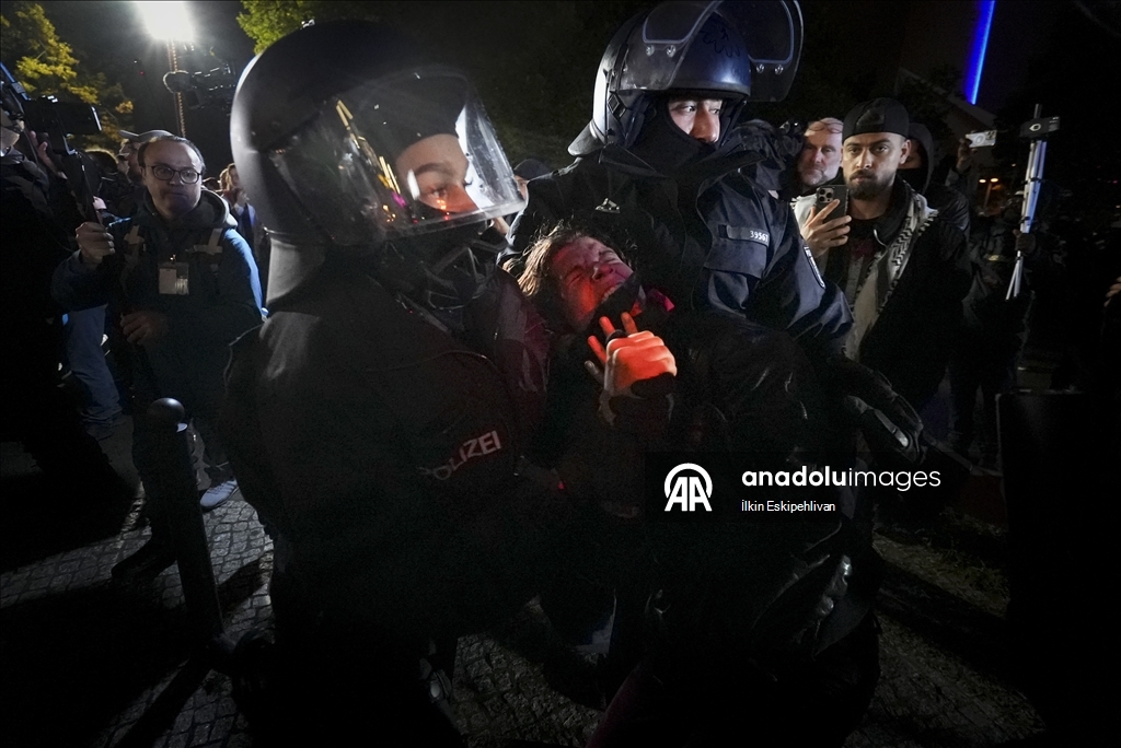 Берлин: полиция жестко разогнала акцию в поддержку Палестины