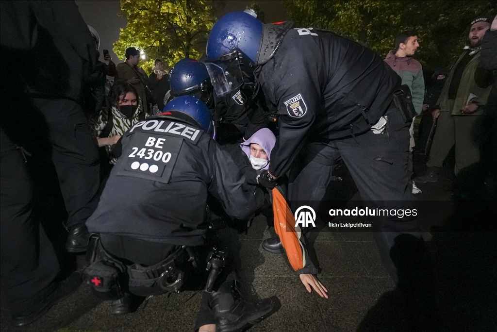 Police intervention against pro-Palestinian demonstrators gathered in Berlin