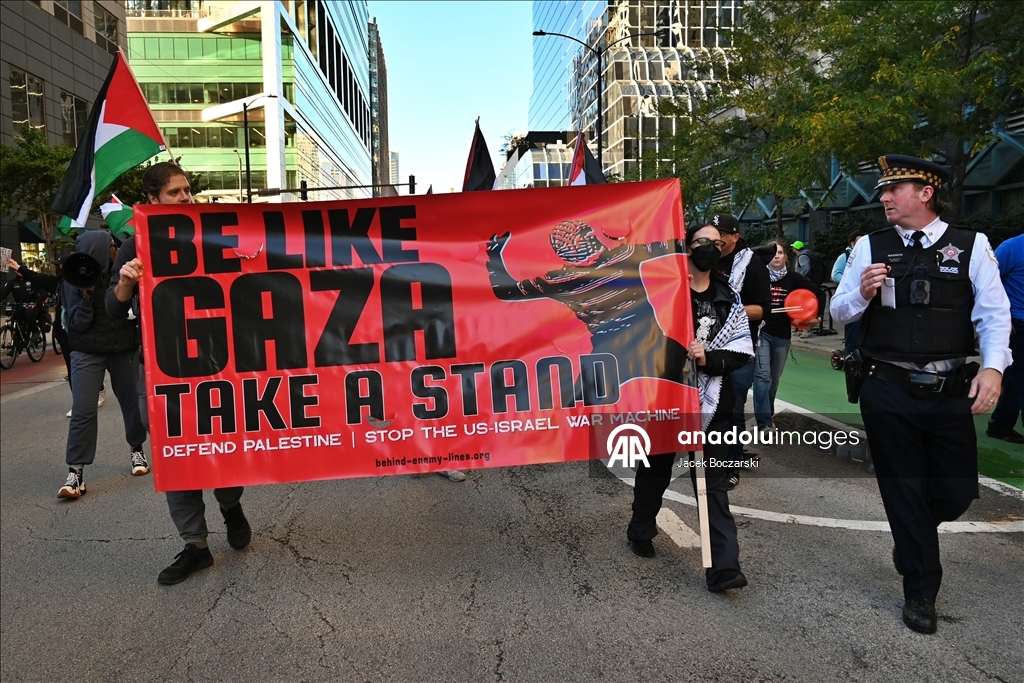 Protesters gather outside the Israeli consulate Chicago