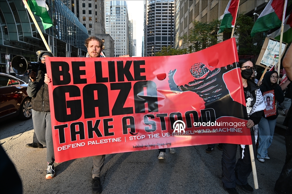 Protesters gather outside the Israeli consulate Chicago