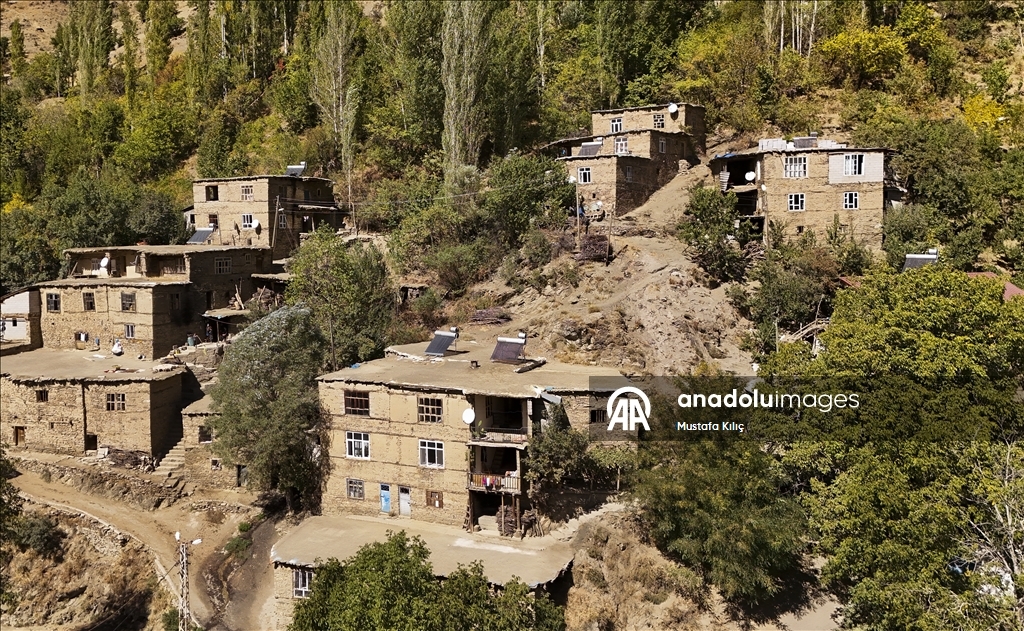 Bitlis’in Hizan ilçesinde yüzyıllara meydan okuyan taş evler