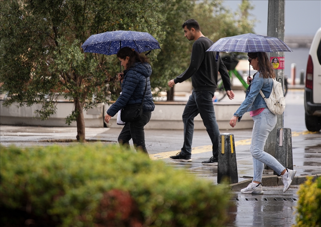 İzmir'de yağmur