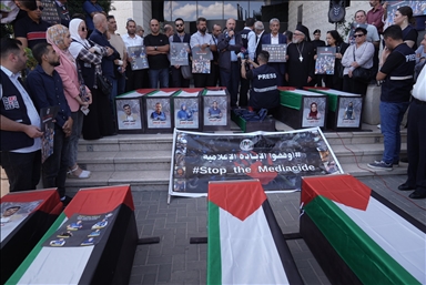 Palestinian journalists in Ramallah protest Israel's attacks on journalists in Gaza