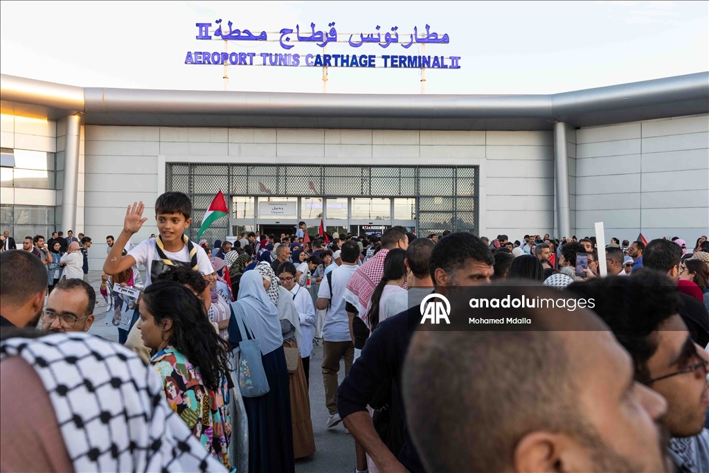 تونس.. وصول الدفعة الثانية والأخيرة من ناشطي "أسطول الصمود"