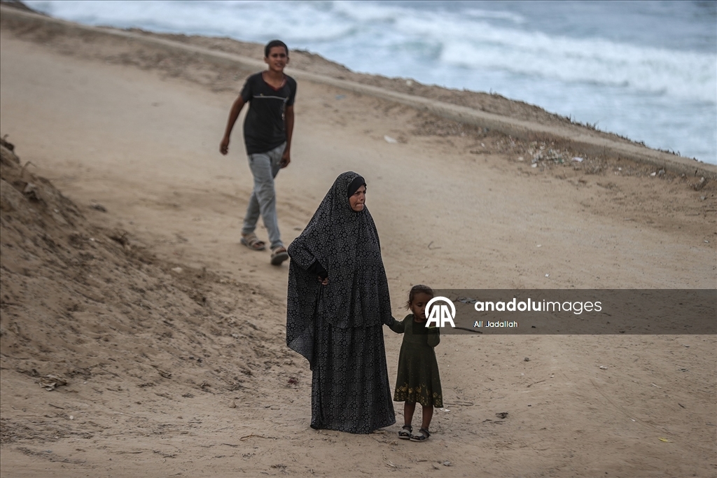 Gazze’de Filistinliler, sağlanan ateşkesin yürürlüğe girmesini bekliyor