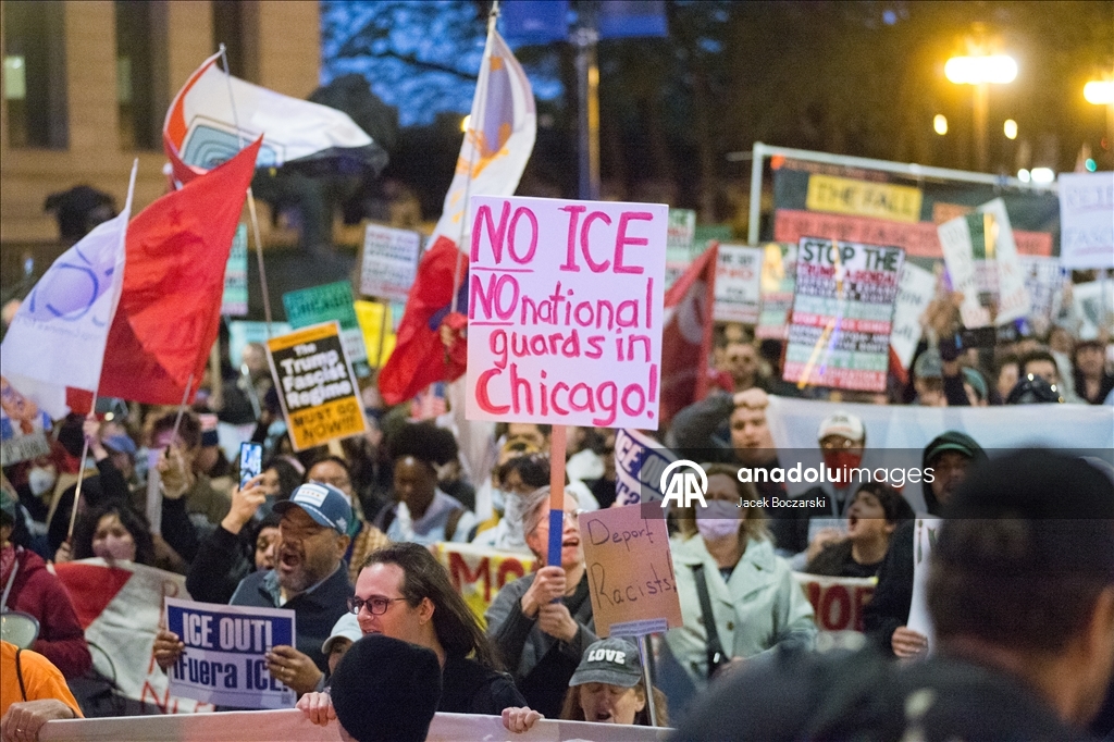 Протест в Чикаго против ICE и военных