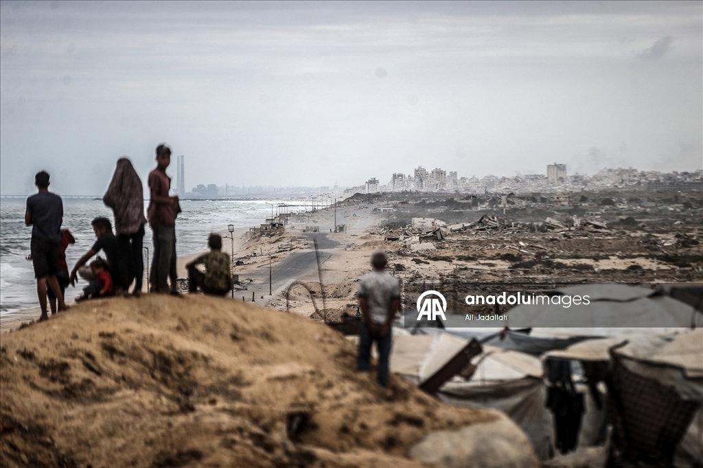 Gazze’de Filistinliler, sağlanan ateşkesin yürürlüğe girmesini bekliyor