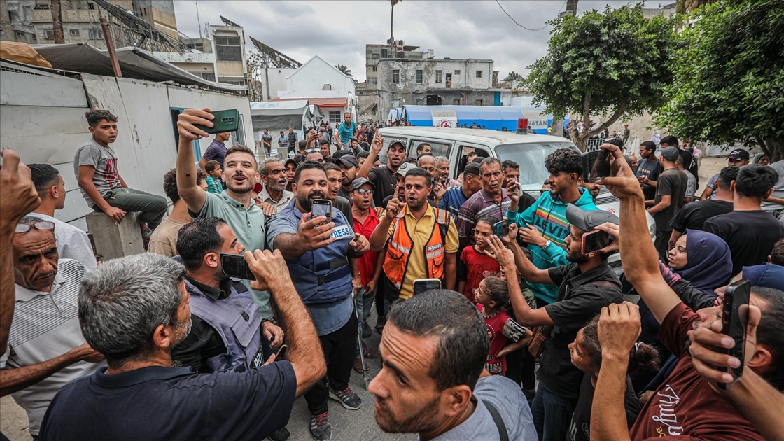 Filistinliler, Gazze’de yürürlüğe girmesi beklenen ateşkesi kutladı