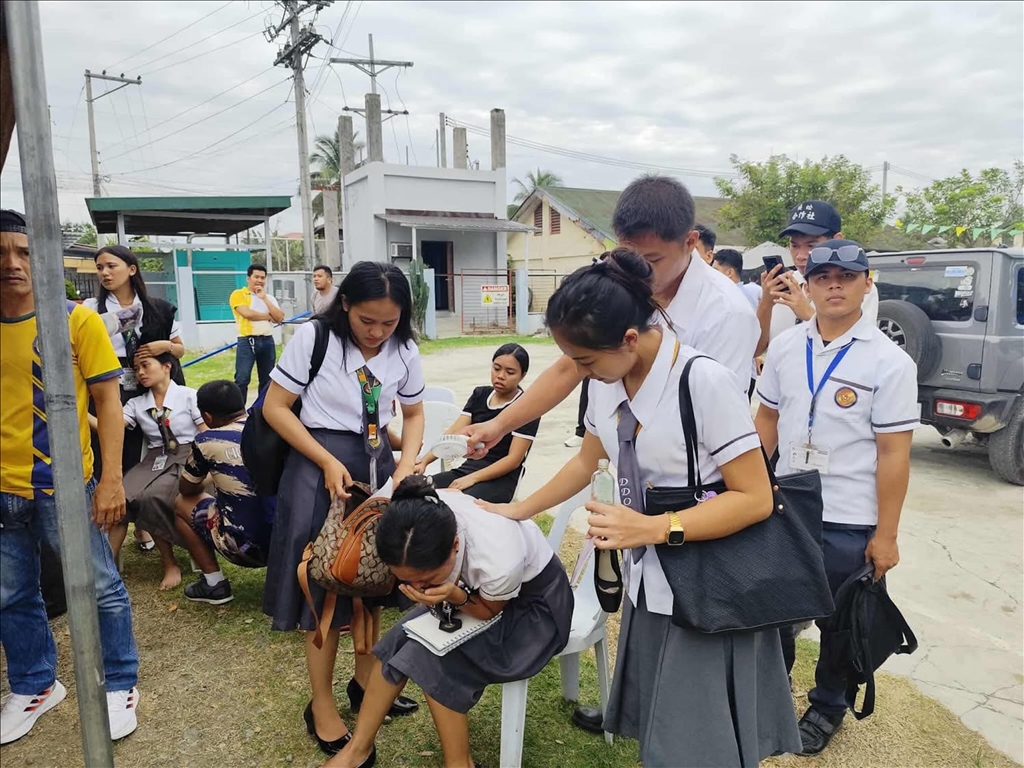 Filipinler'in güneyindeki Mindanao Adası açıklarında 7,4 büyüklüğünde deprem 
