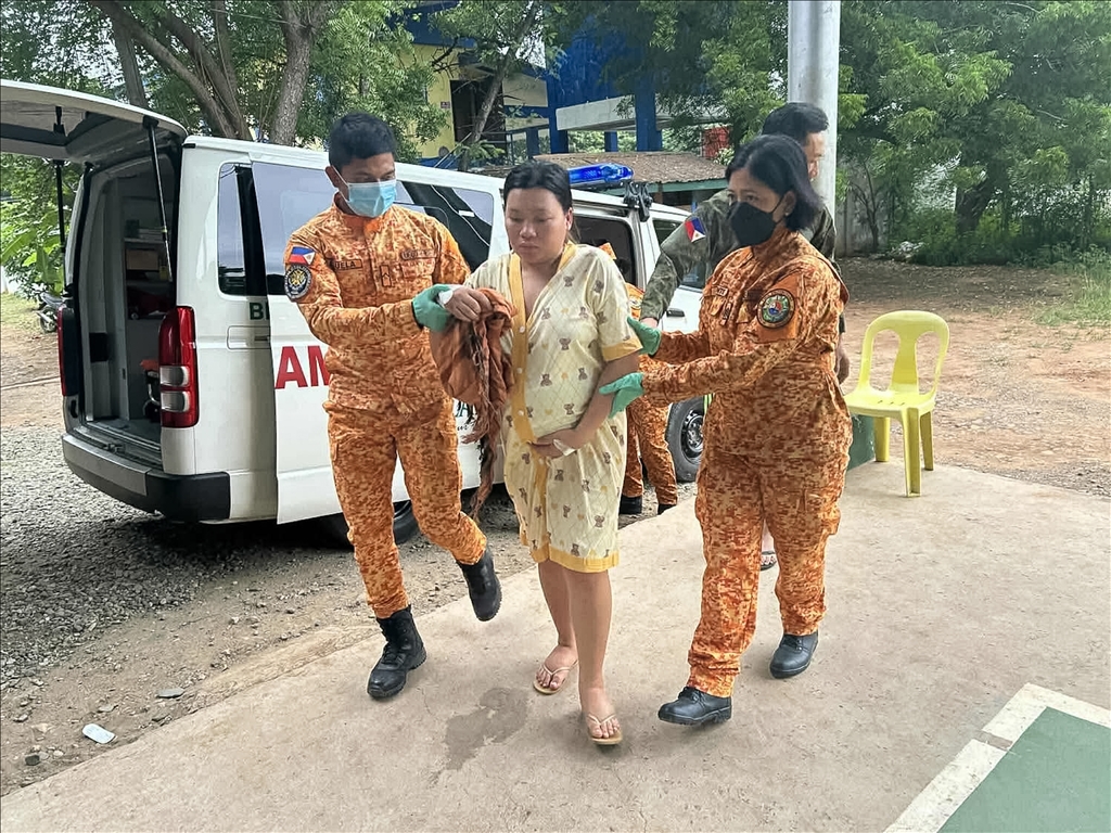 Filipinler'in güneyindeki Mindanao Adası açıklarında 7,4 büyüklüğünde deprem