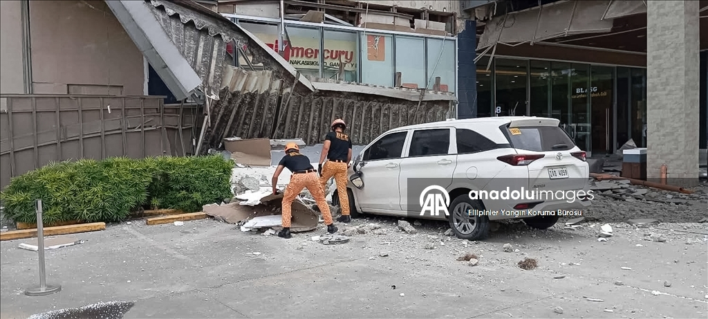 Filipinler'in güneyindeki Mindanao Adası açıklarında 7,4 büyüklüğünde deprem