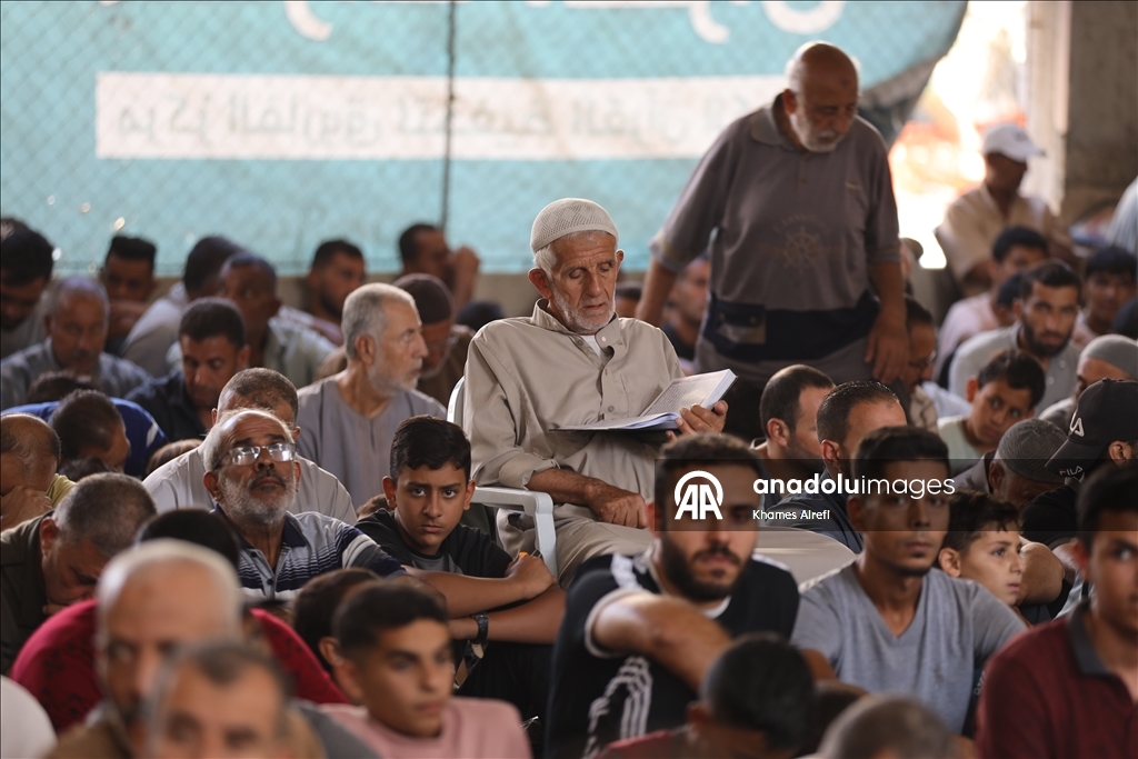 Gazze'de ateşkesin yürürlüğe girmesinin ardından ilk cuma namazı kılındı
