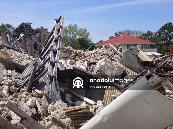 Filipinler'in güneyindeki Mindanao Adası açıklarında 7,4 büyüklüğünde deprem