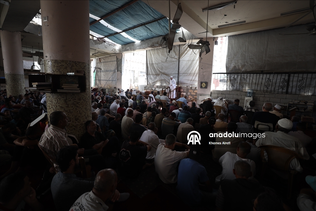 Gazze'de ateşkesin yürürlüğe girmesinin ardından ilk cuma namazı kılındı