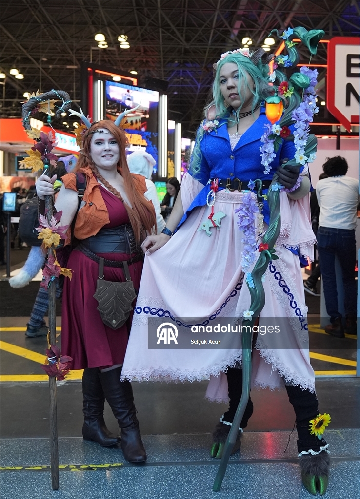 New York Comic Con 2025 kicks off with crowds of fans and cosplayers
