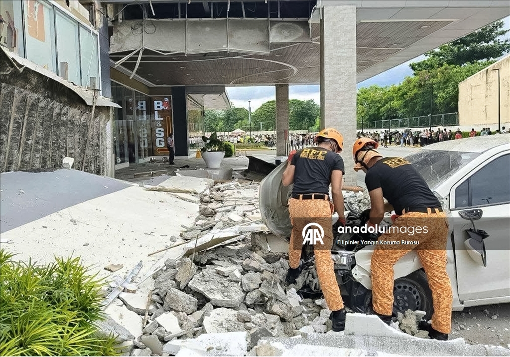 Filipinler'in güneyindeki Mindanao Adası açıklarında 7,4 büyüklüğünde deprem