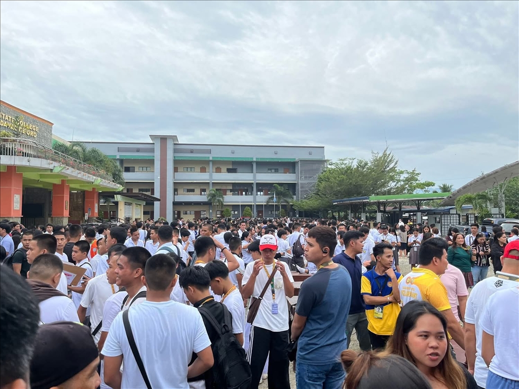 Filipinler'in güneyindeki Mindanao Adası açıklarında 7,4 büyüklüğünde deprem 
