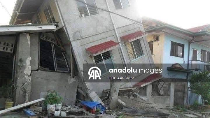 Strong 7.5 magnitude earthquake rocks Philippines, killing 1, triggering tsunami warning