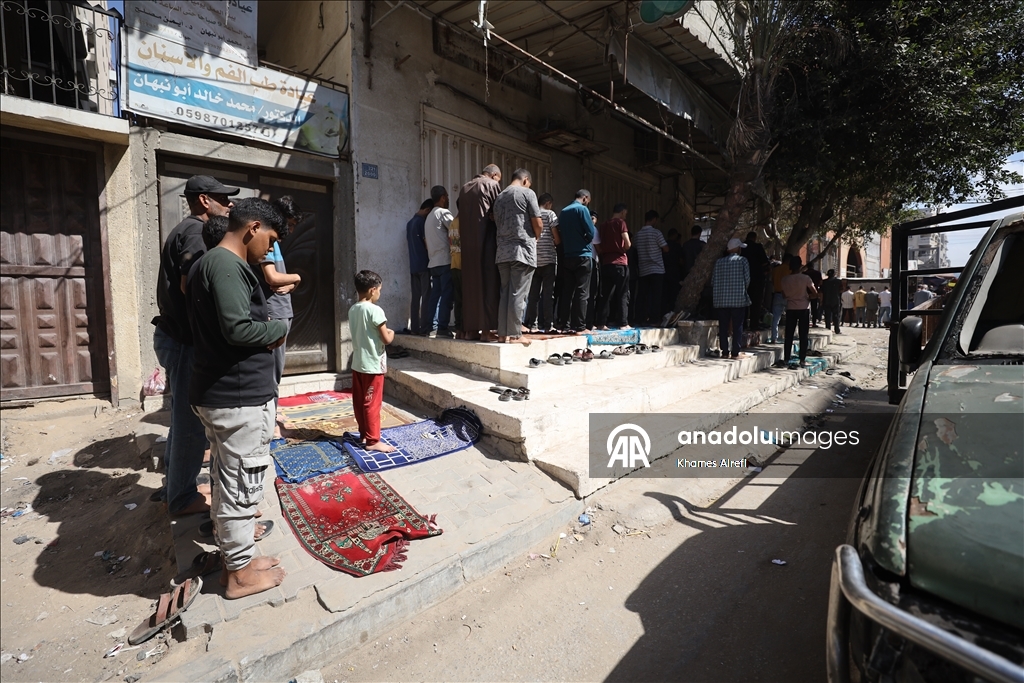 Gazze'de ateşkesin yürürlüğe girmesinin ardından ilk cuma namazı kılındı