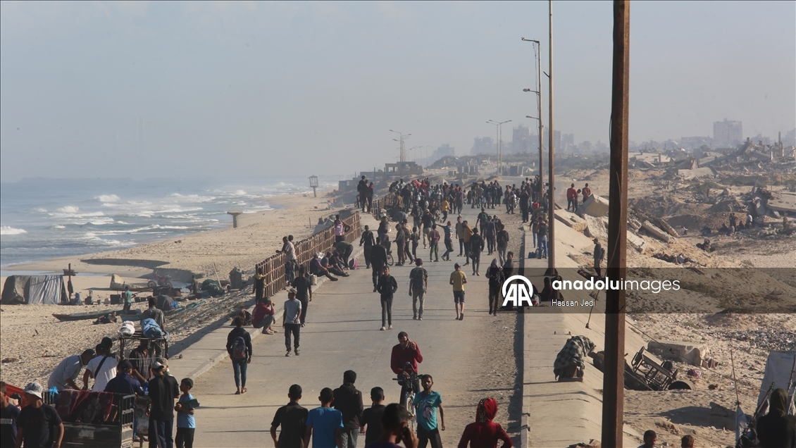 Palestinians return to their homes following the ceasefire agreement in Gaza Strip