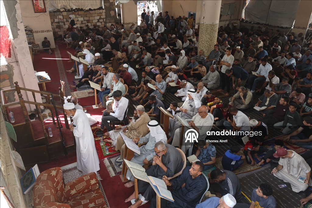 Gazze'de ateşkesin yürürlüğe girmesinin ardından ilk cuma namazı kılındı