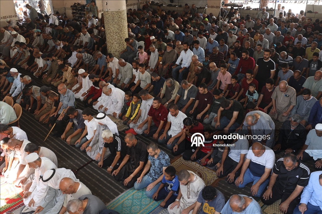Gazze'de ateşkesin yürürlüğe girmesinin ardından ilk cuma namazı kılındı