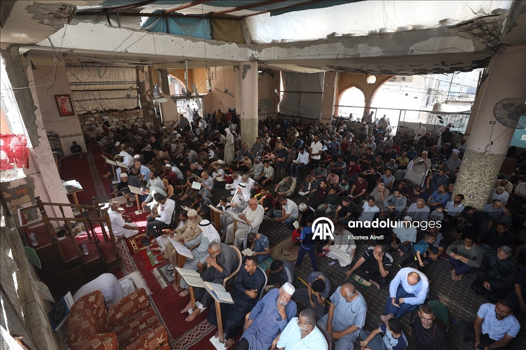 Gazze'de ateşkesin yürürlüğe girmesinin ardından ilk cuma namazı kılındı