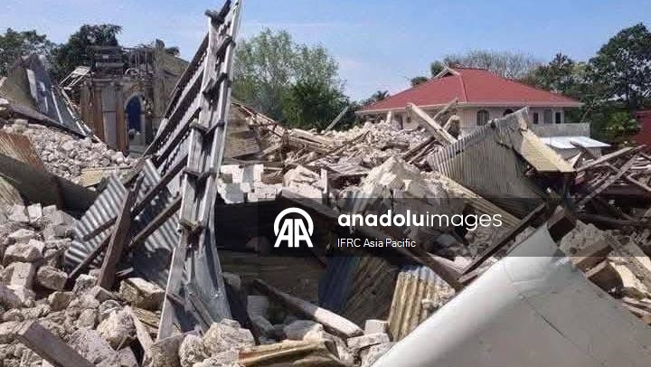 Strong 7.5 magnitude earthquake rocks Philippines, killing 1, triggering tsunami warning