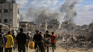 هزاران فلسطینی پس از اجرای آتش‌بس در غزه شروع به بازگشت به منازل خود کردند