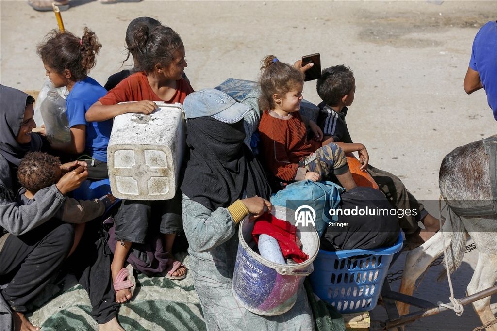 Palestinians continue returning north in Gaza as ceasefire enters second day