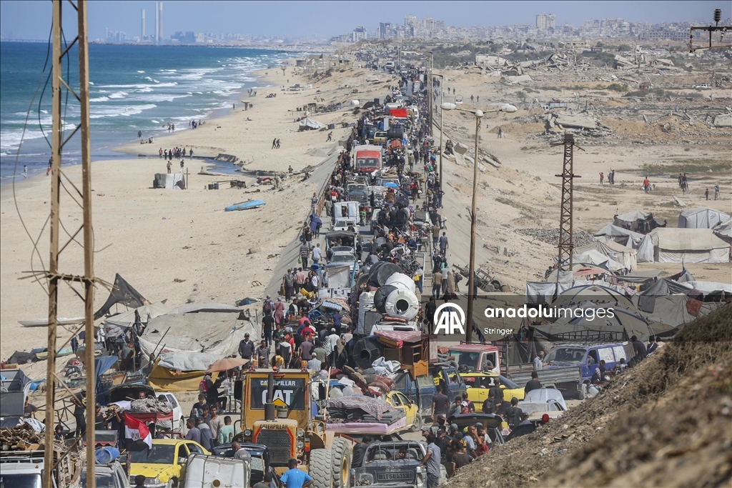 Palestinians continue returning north in Gaza as ceasefire enters second day