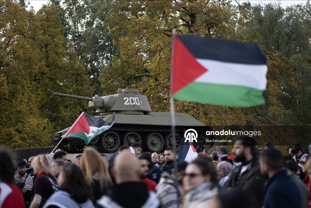 "معا من أجل غزة".. آلاف الألمان يتضامنون مع فلسطين وسط برلين