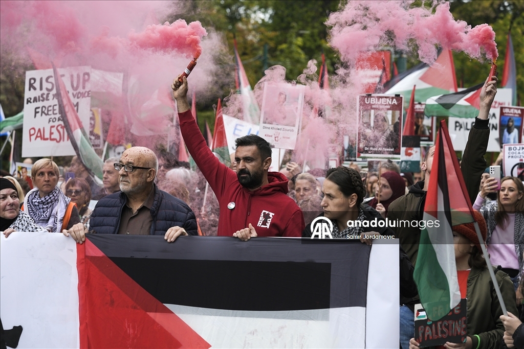Bosna Hersek'te İsrail'in Gazze'de yaptığı soykırım protesto edildi