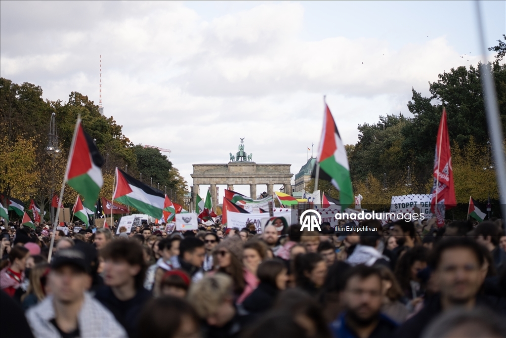 "معا من أجل غزة".. آلاف الألمان يتضامنون مع فلسطين وسط برلين