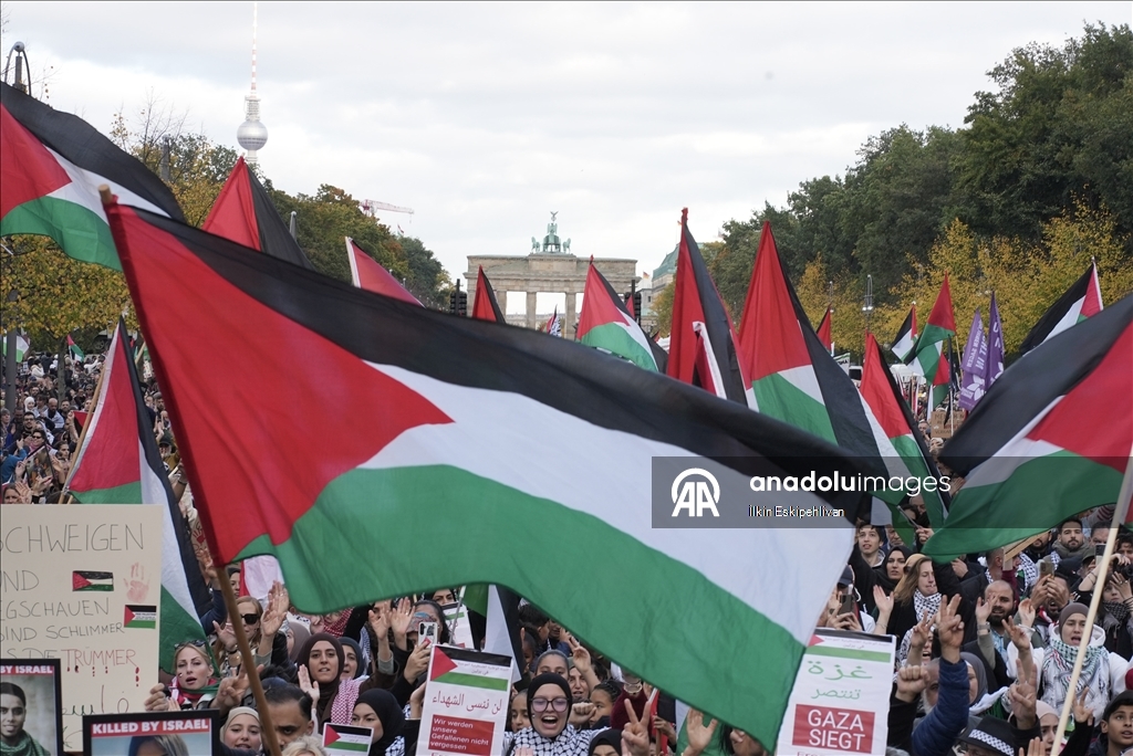 "معا من أجل غزة".. آلاف الألمان يتضامنون مع فلسطين وسط برلين