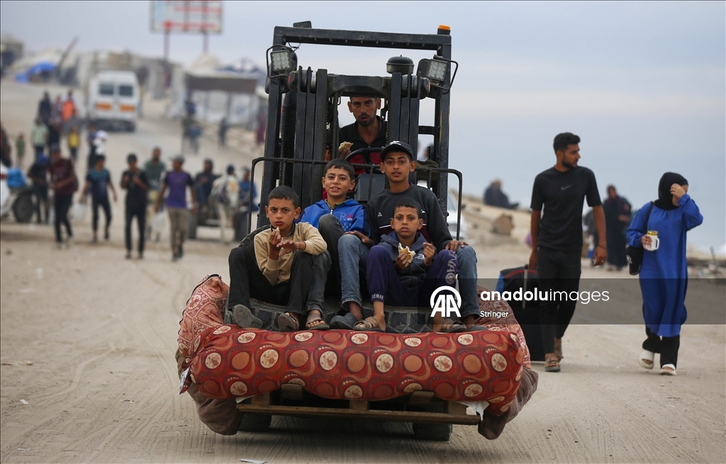 Gazze’de ateşkesin üçüncü gününde Filistinlilerin dönüşü sürüyor