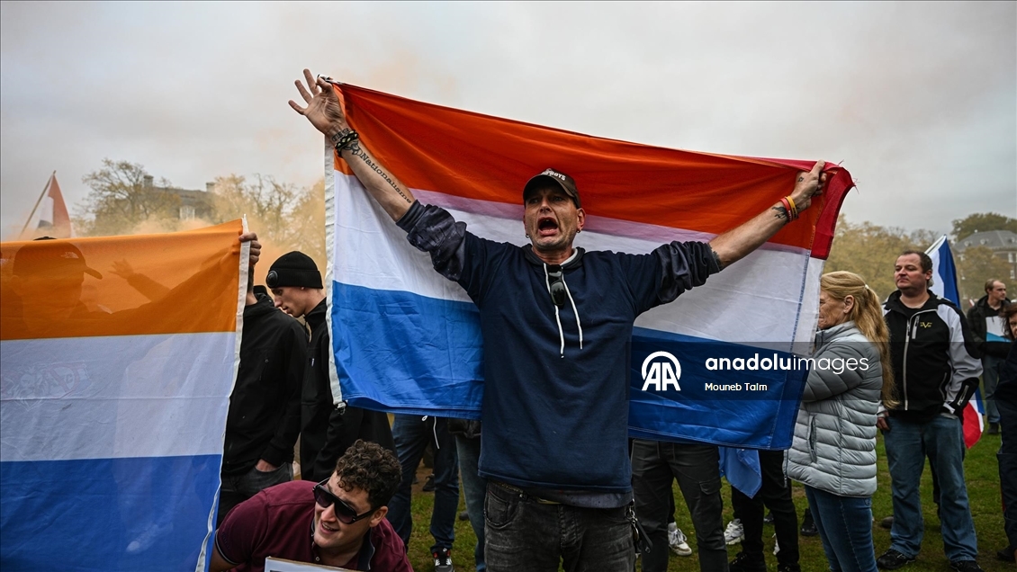 Amsterdam'da göçmen karşıtları gösteri düzenledi